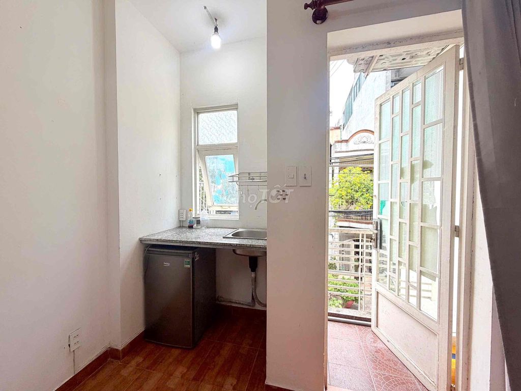 Rent a balcony full interior in Tô Hiến Thành District 10