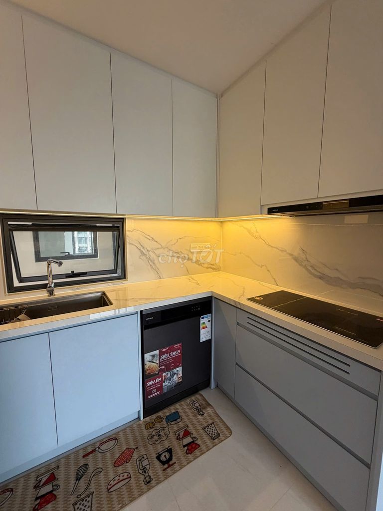 Rent Victoria Village two bedrooms downtown in the second district.