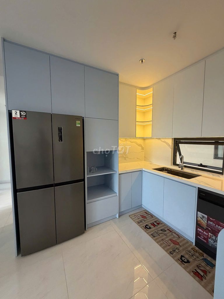Rent Victoria Village two bedrooms downtown in the second district.