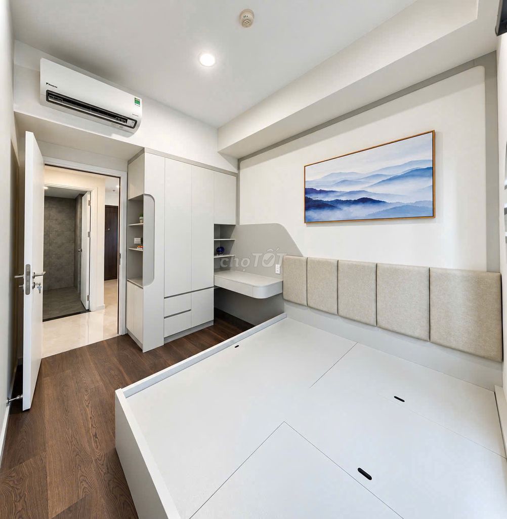 Rent Victoria Village two bedrooms downtown in the second district.
