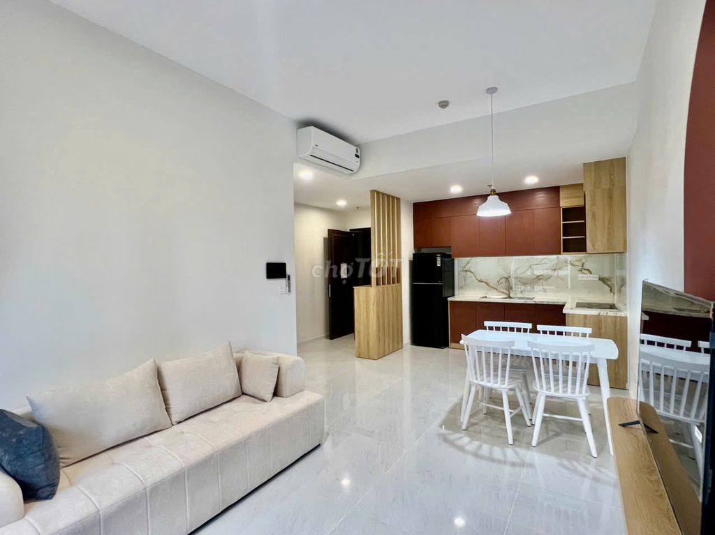Rent an apartment full of furniture. Two bedrooms. Two toilets.