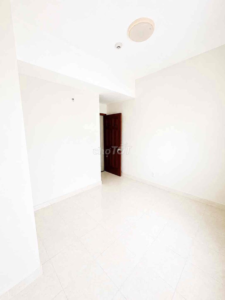 Get the House of Gold, a bedroom, a bathroom, an empty house.