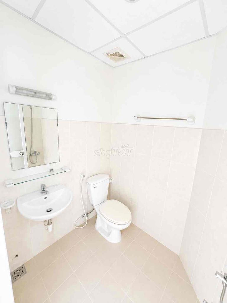 Get the House of Gold, a bedroom, a bathroom, an empty house.
