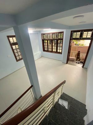 Rent the original house 24/1 Hoàng Dư Khương. area: 7 meters x 20 meters, 2 stories. stt