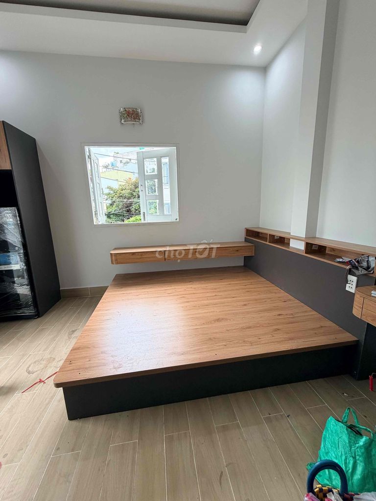 The owner rented the balcony studio the full interior elevator right out of the bag.