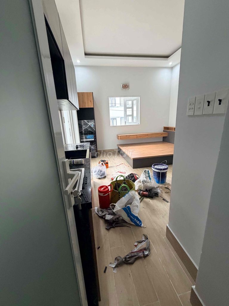 The owner rented the balcony studio the full interior elevator right out of the bag.