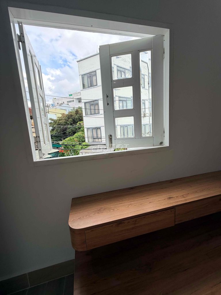 The owner rented the balcony studio the full interior elevator right out of the bag.