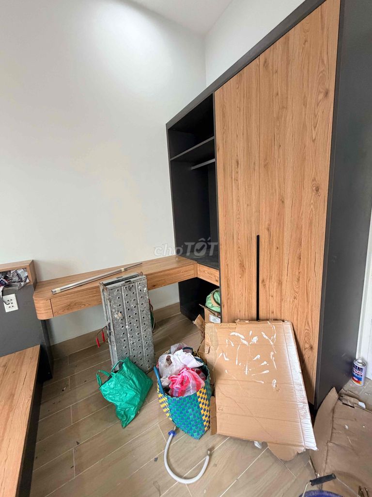 The owner rented the balcony studio the full interior elevator right out of the bag.