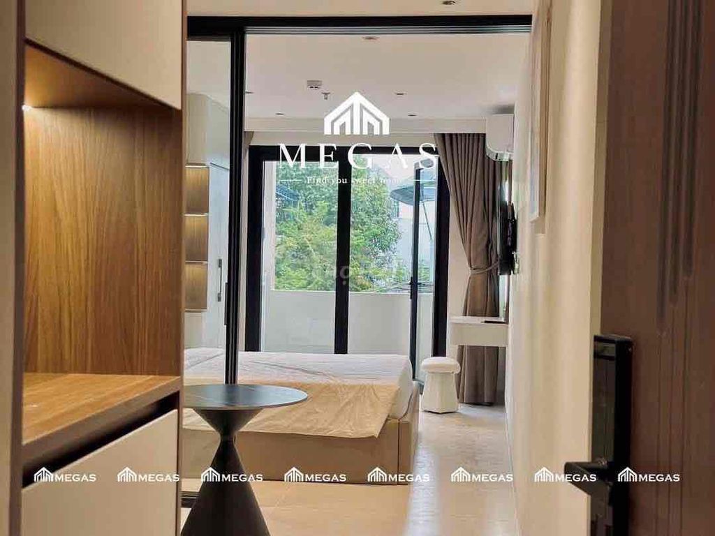 Opens the service apartment. A full-size bedroom in Bình Thạnh.