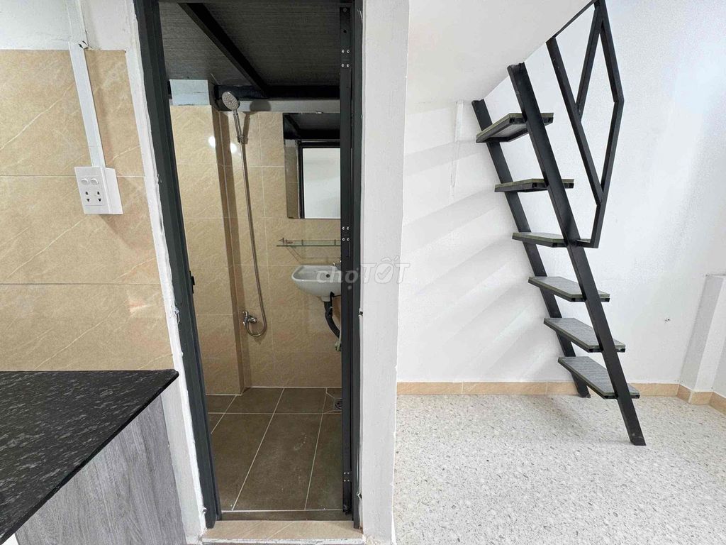 Dupex balcony is located right near the University of District 10 for nui pet