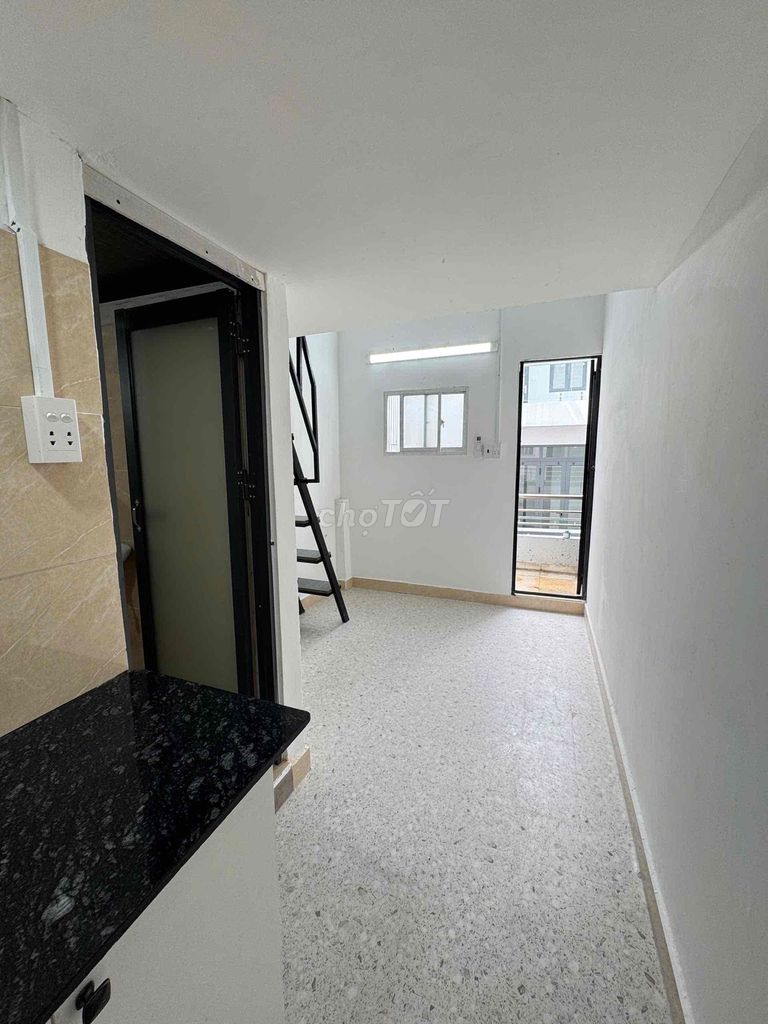 Dupex balcony is located right near the University of District 10 for nui pet
