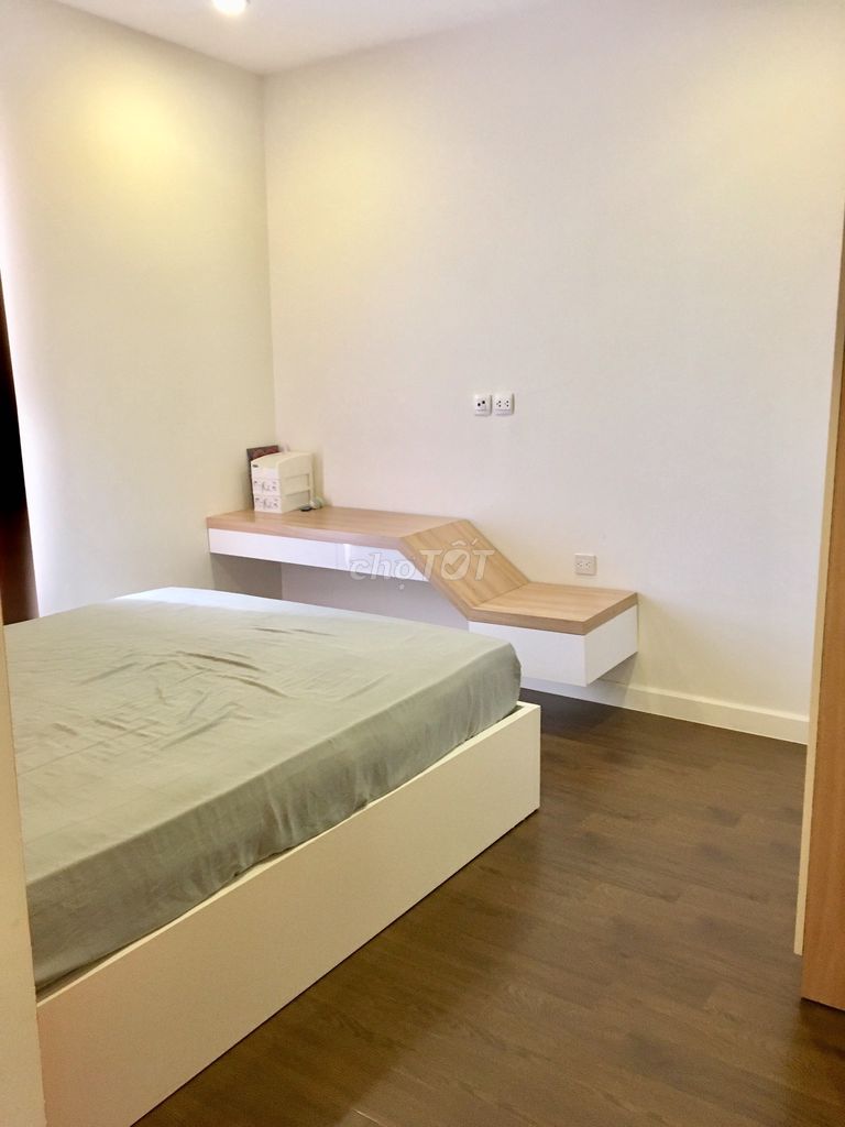 For renting the Screc Tower House, - 81 meters, 2 bedrooms, 14 million a month.