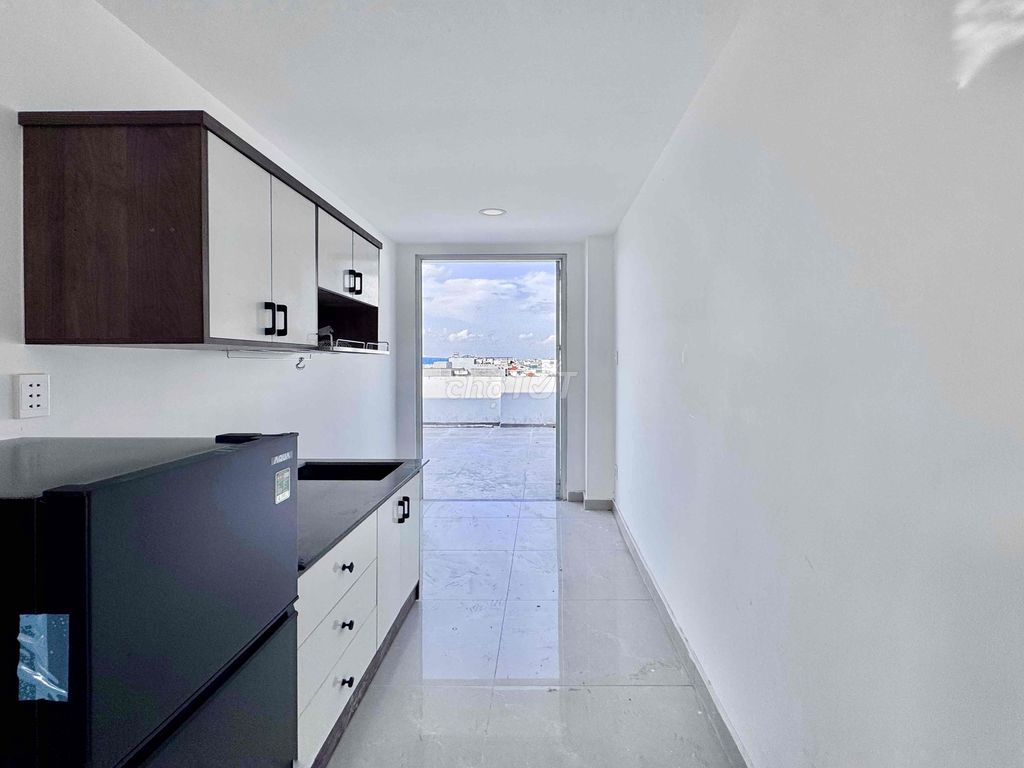 It was the owner who rented the apartment. A bedroom, a Lq0 balcony.