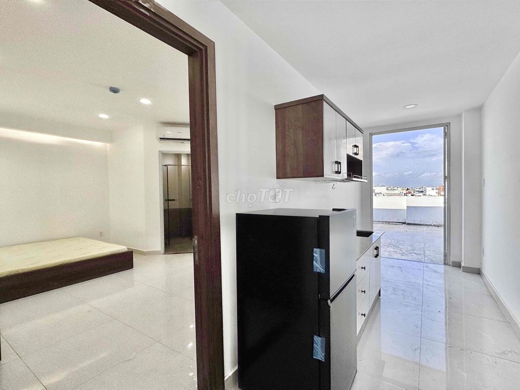It was the owner who rented the apartment. A bedroom, a Lq0 balcony.