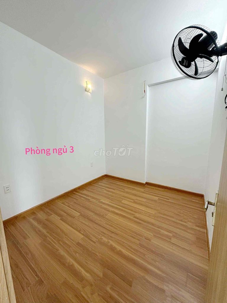 Rent over Tecco, 81 meters, 3 bedrooms, 2 toilets, Full Seven.
