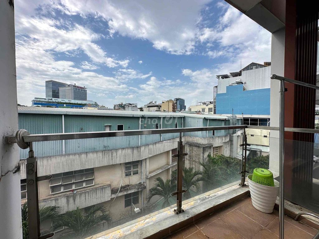 Rent a balcony apartment-- Tô Hiến Thành, 10th District elevators.