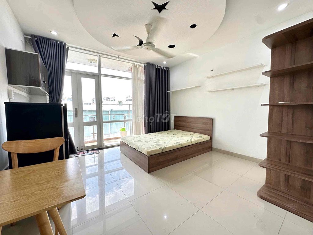 Rent a balcony apartment-- Tô Hiến Thành, 10th District elevators.