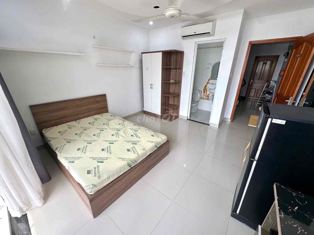 Rent a balcony apartment-- Tô Hiến Thành, 10th District elevators.