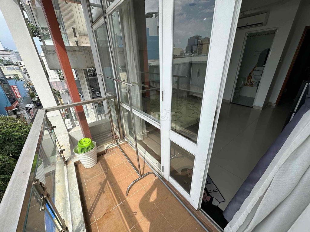 Rent a balcony apartment-- Tô Hiến Thành, 10th District elevators.