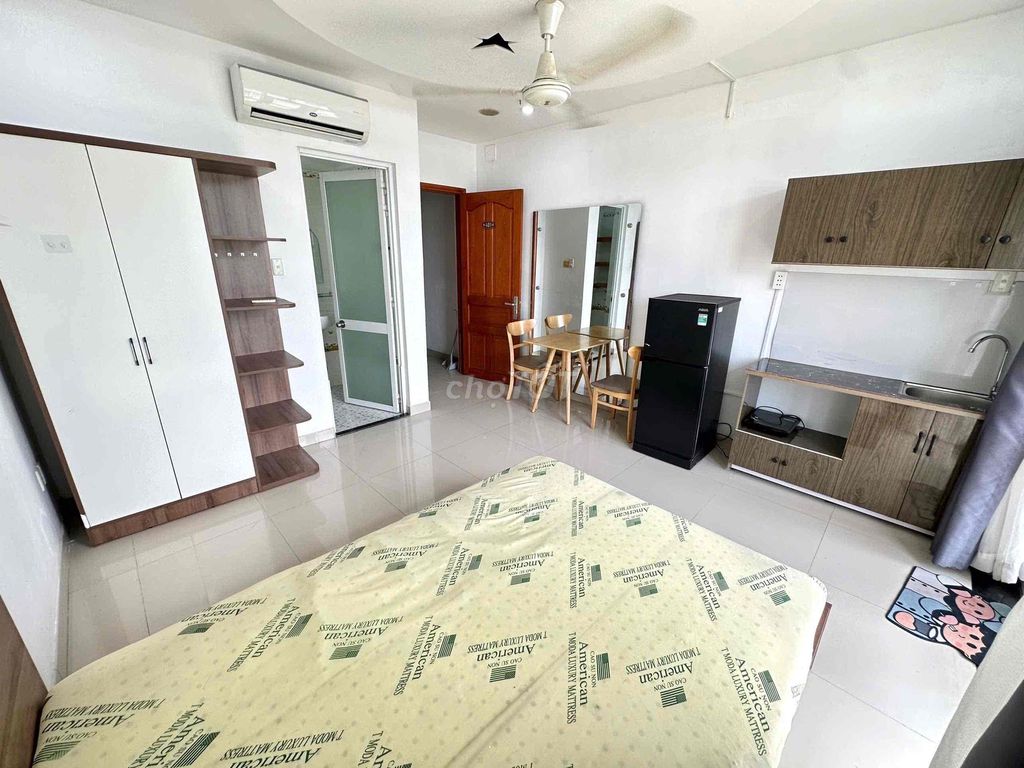 Rent a balcony apartment-- Tô Hiến Thành, 10th District elevators.