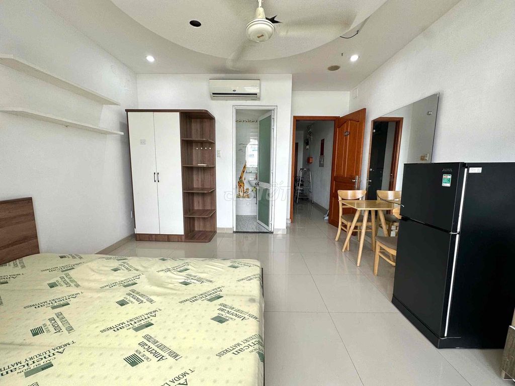 Rent a balcony apartment-- Tô Hiến Thành, 10th District elevators.