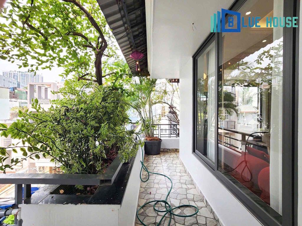 The two bedrooms are full of furniture in Trần Hưng Đạo, 5th District 1, 3, 10th.
