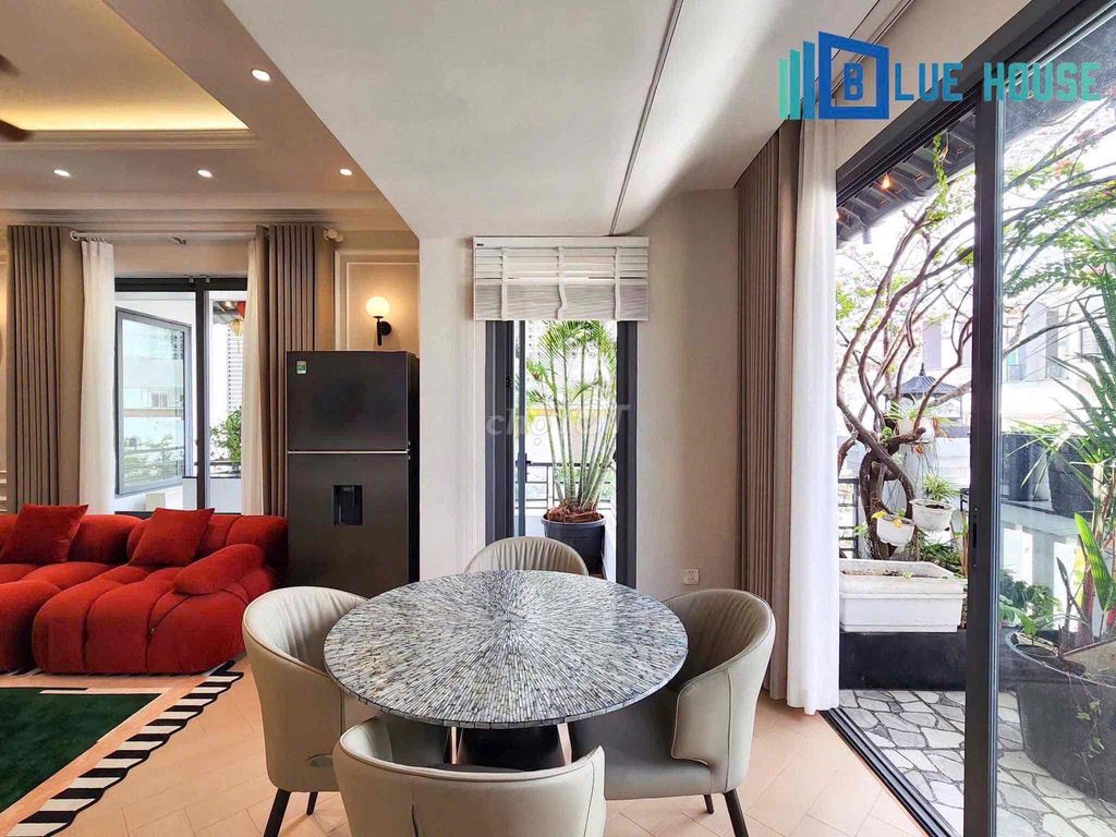 The two bedrooms are full of furniture in Trần Hưng Đạo, 5th District 1, 3, 10th.
