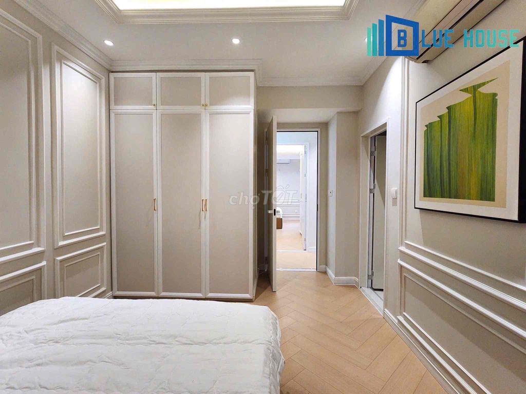 The two bedrooms are full of furniture in Trần Hưng Đạo, 5th District 1, 3, 10th.