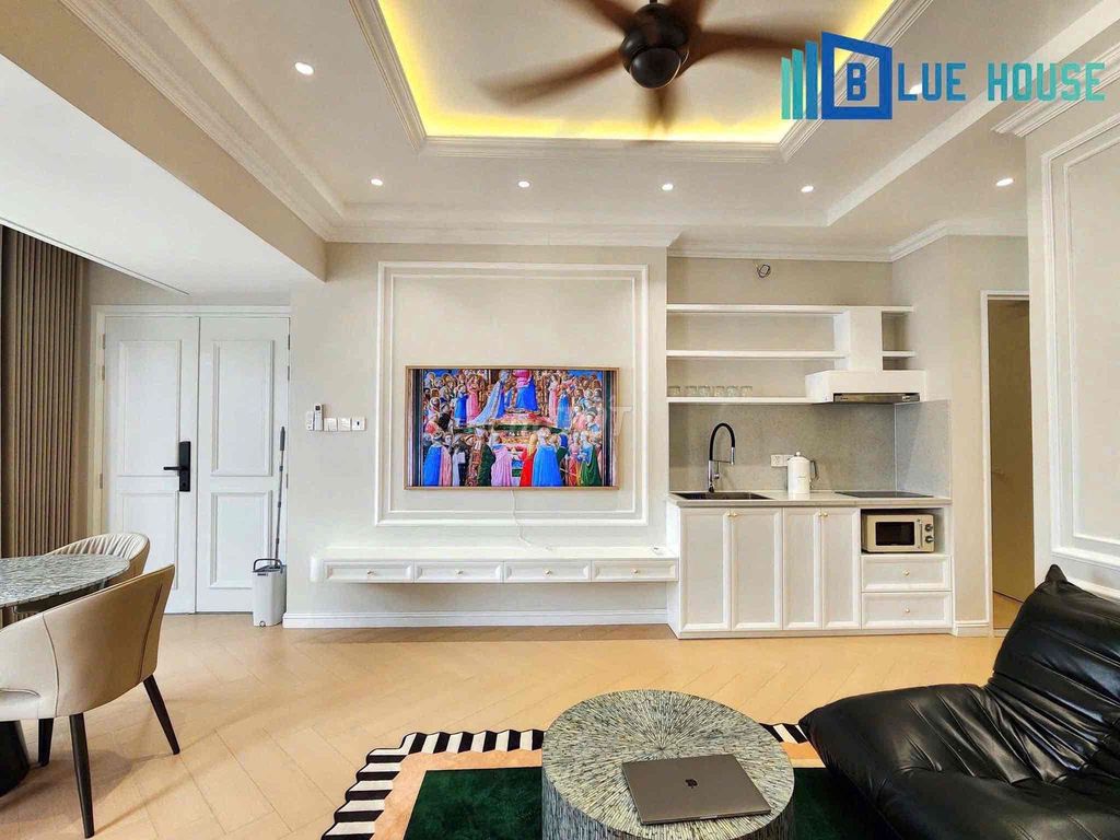 The two bedrooms are full of furniture in Trần Hưng Đạo, 5th District 1, 3, 10th.