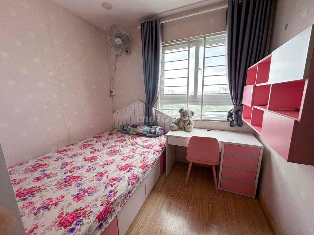 Rent a three-room apartment full interior.