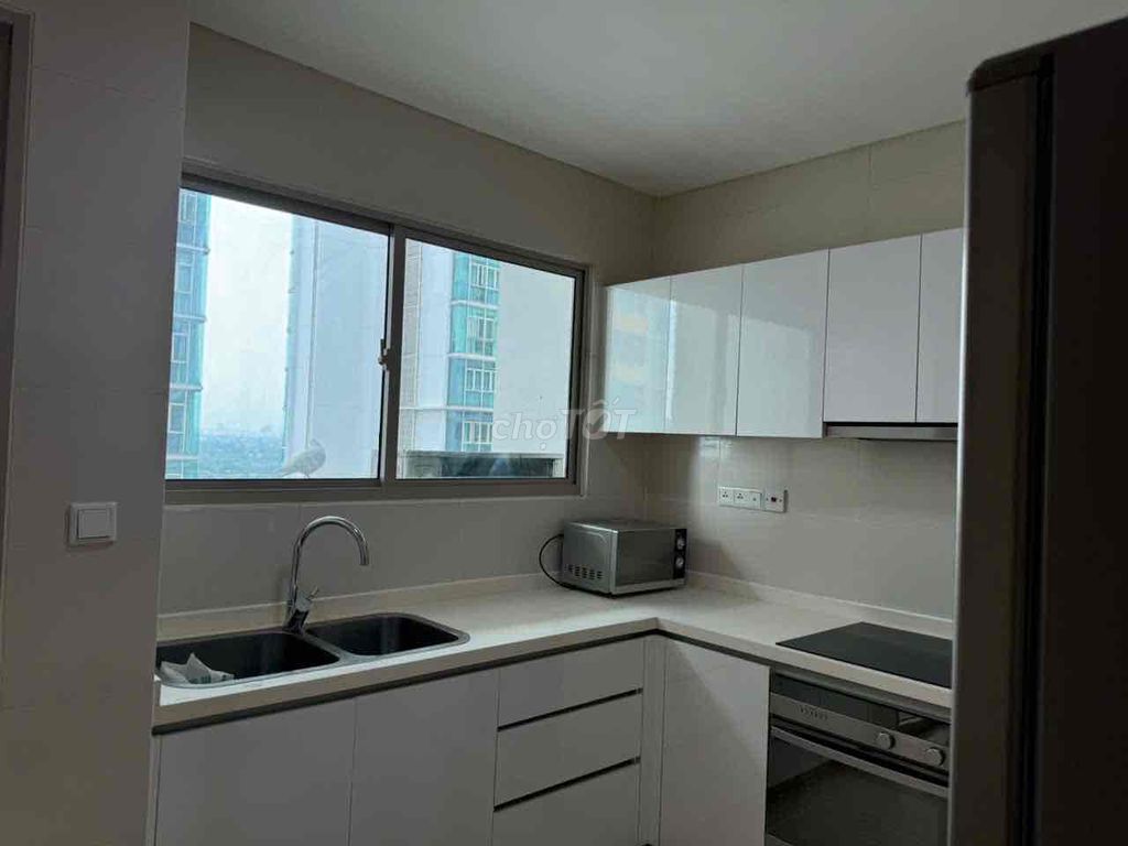 Rent The Vista An Phú, full interior, Miss Snow
