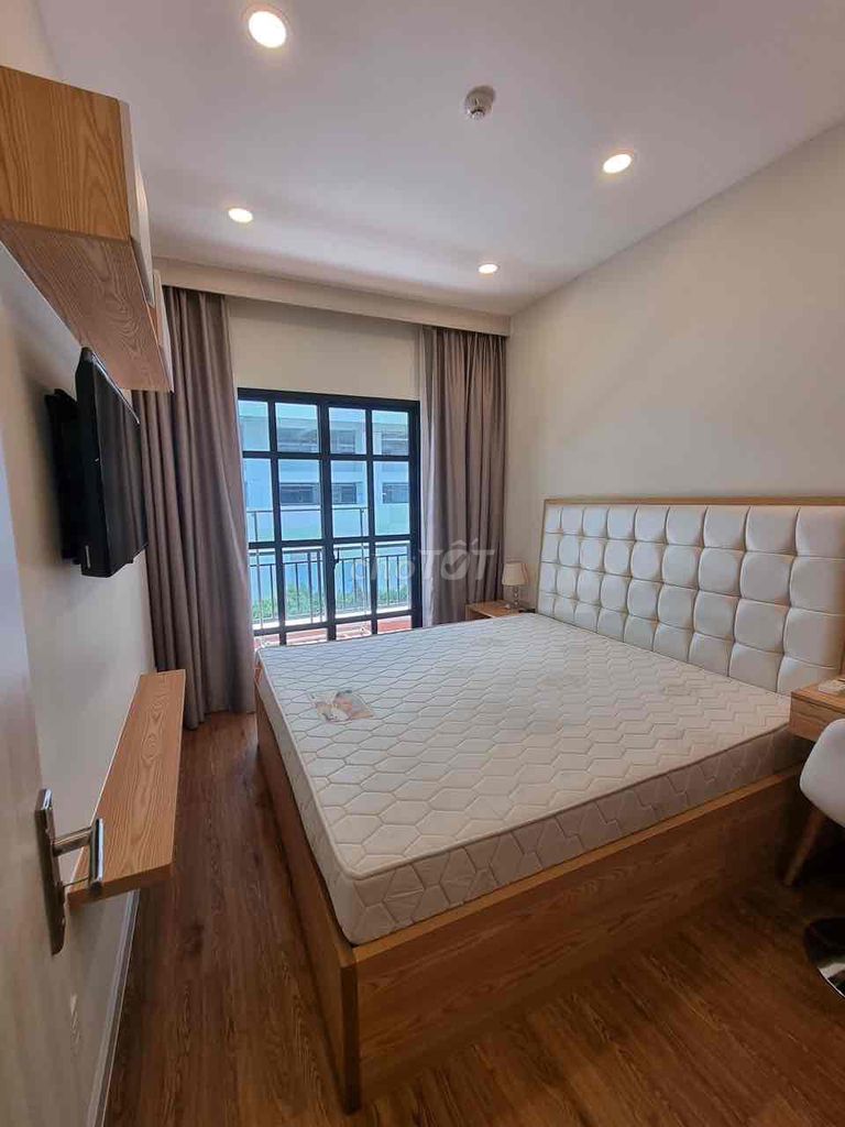 [Cellar 2] - The Guardian is right behind The Vista An Phú. A pall-room with a balcony.
