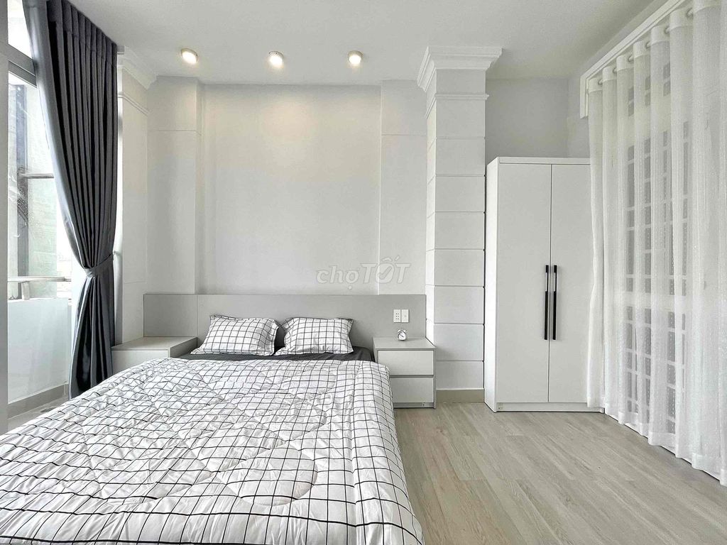 One bedroom with an unsaidable view - alongside landmark