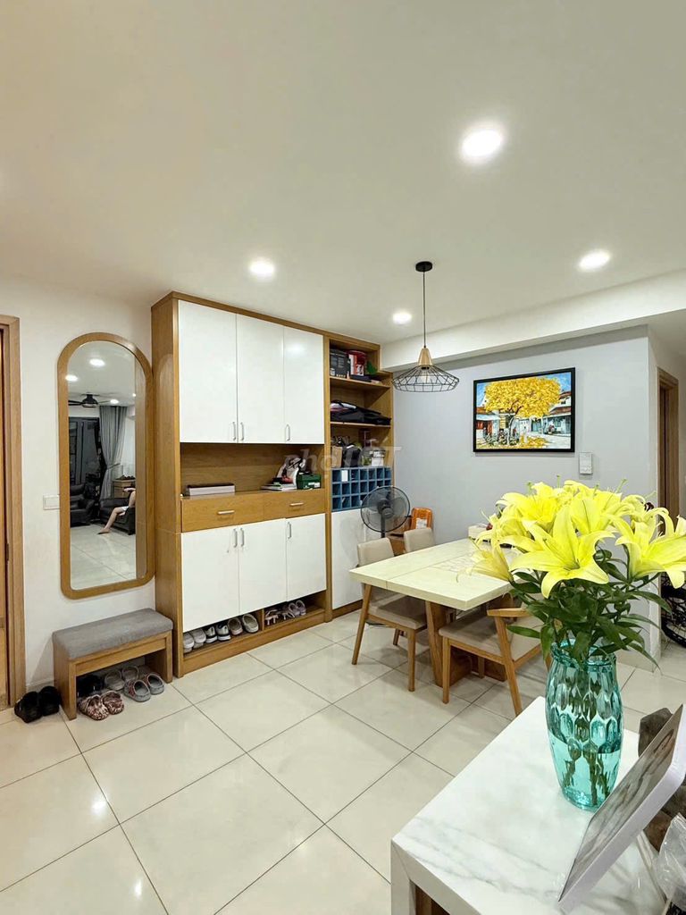 Two bedrooms, two high-rise bathrooms, only 13.5 million swimming parks.