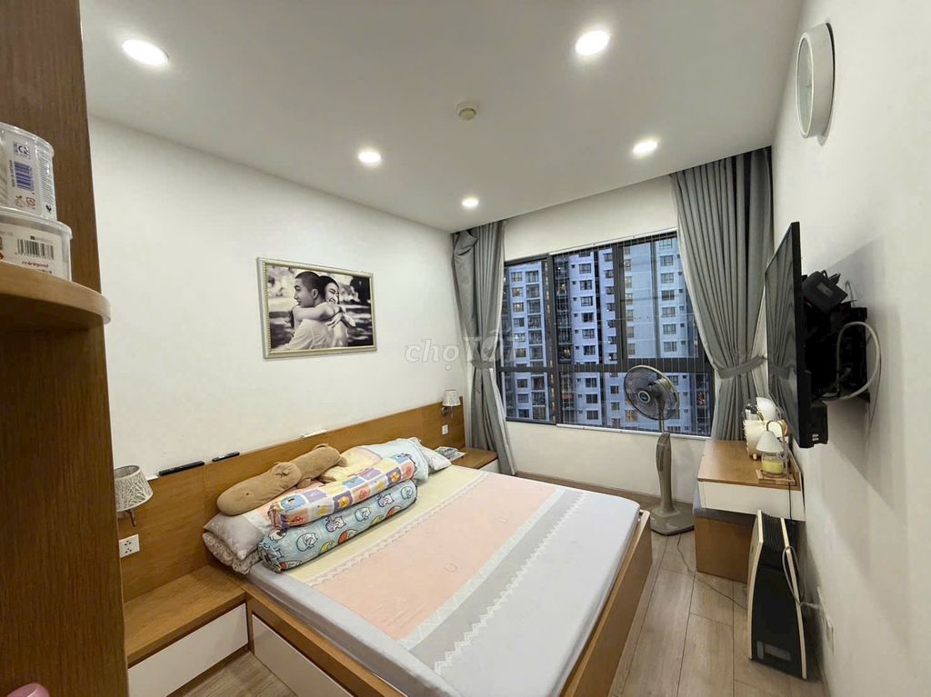 Two bedrooms, two high-rise bathrooms, only 13.5 million swimming parks.