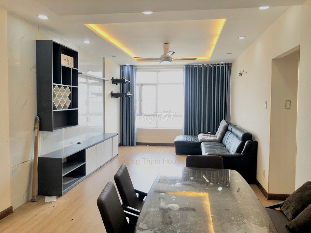 Rent the apartment for three bedrooms, two toilets for only 13 million.