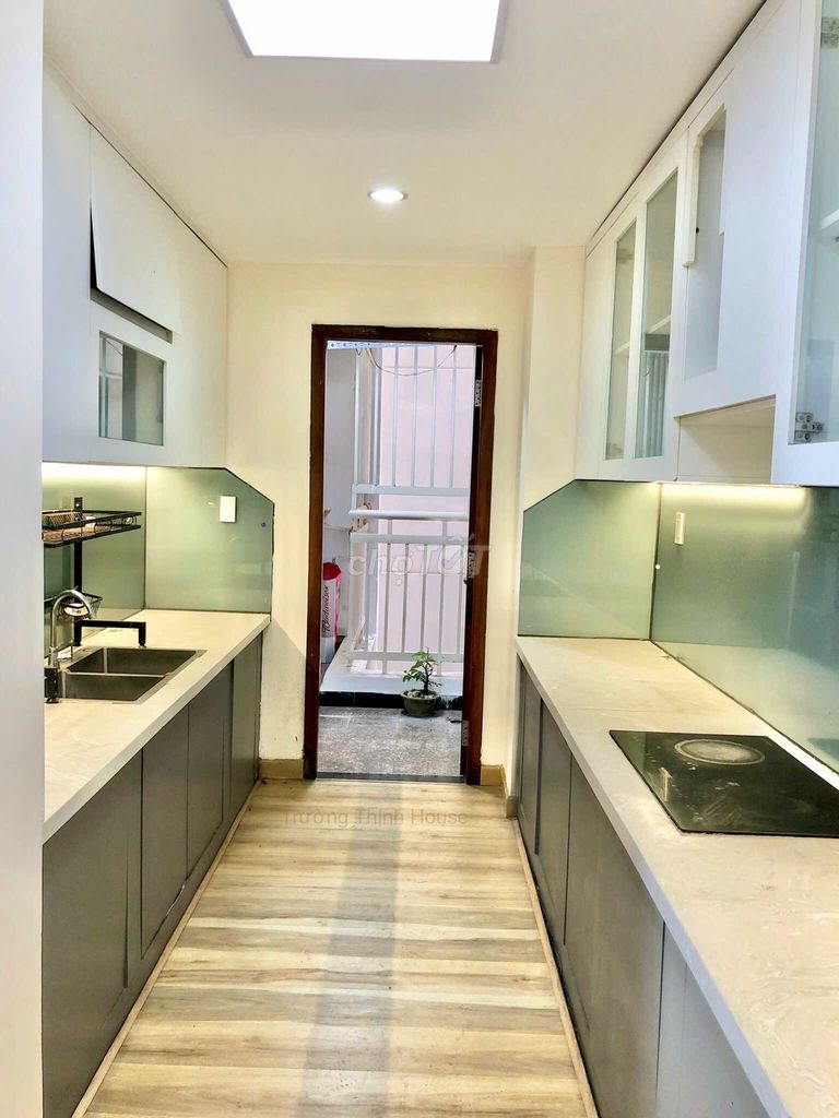 Rent the apartment for three bedrooms, two toilets for only 13 million.