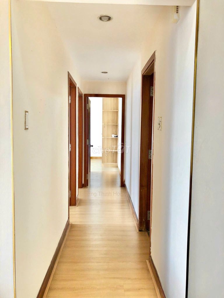Rent the apartment for three bedrooms, two toilets for only 13 million.