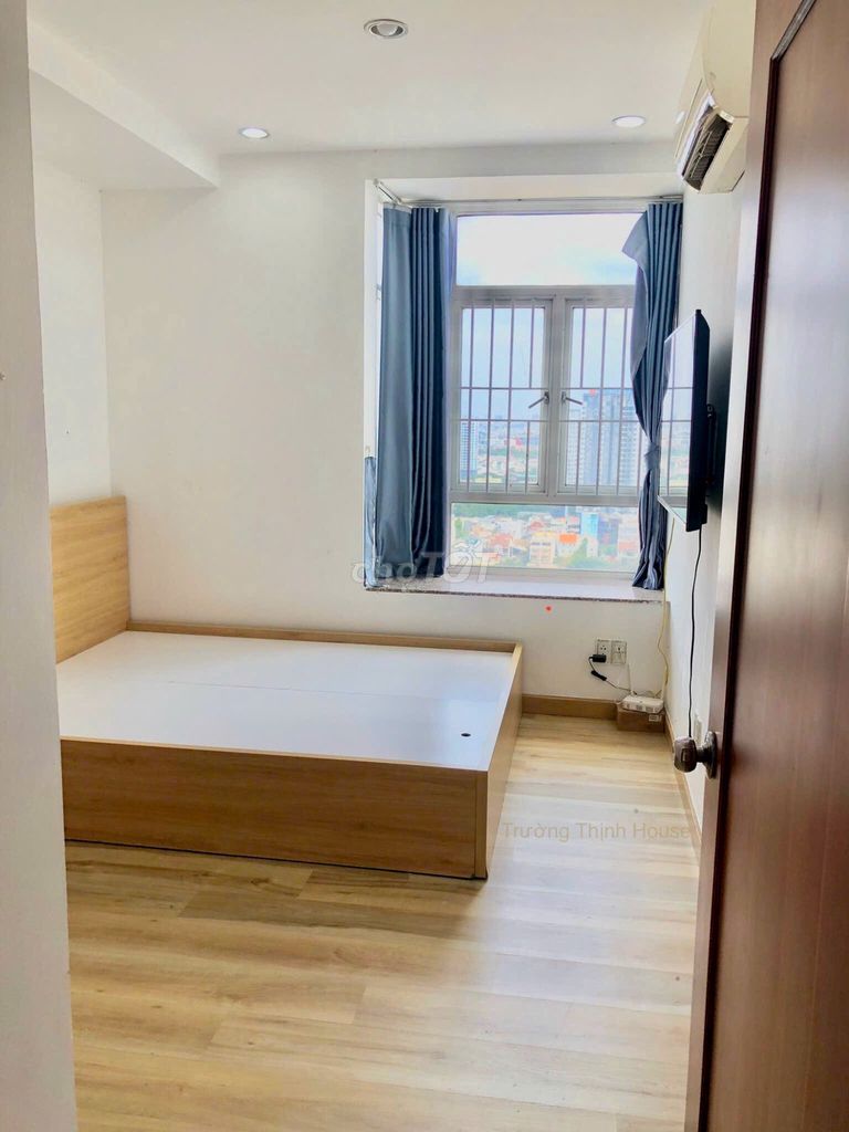 Rent the apartment for three bedrooms, two toilets for only 13 million.