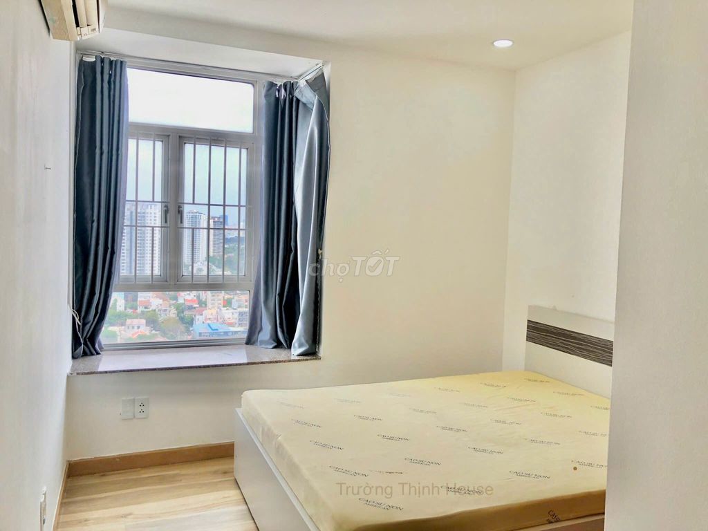 Rent the apartment for three bedrooms, two toilets for only 13 million.