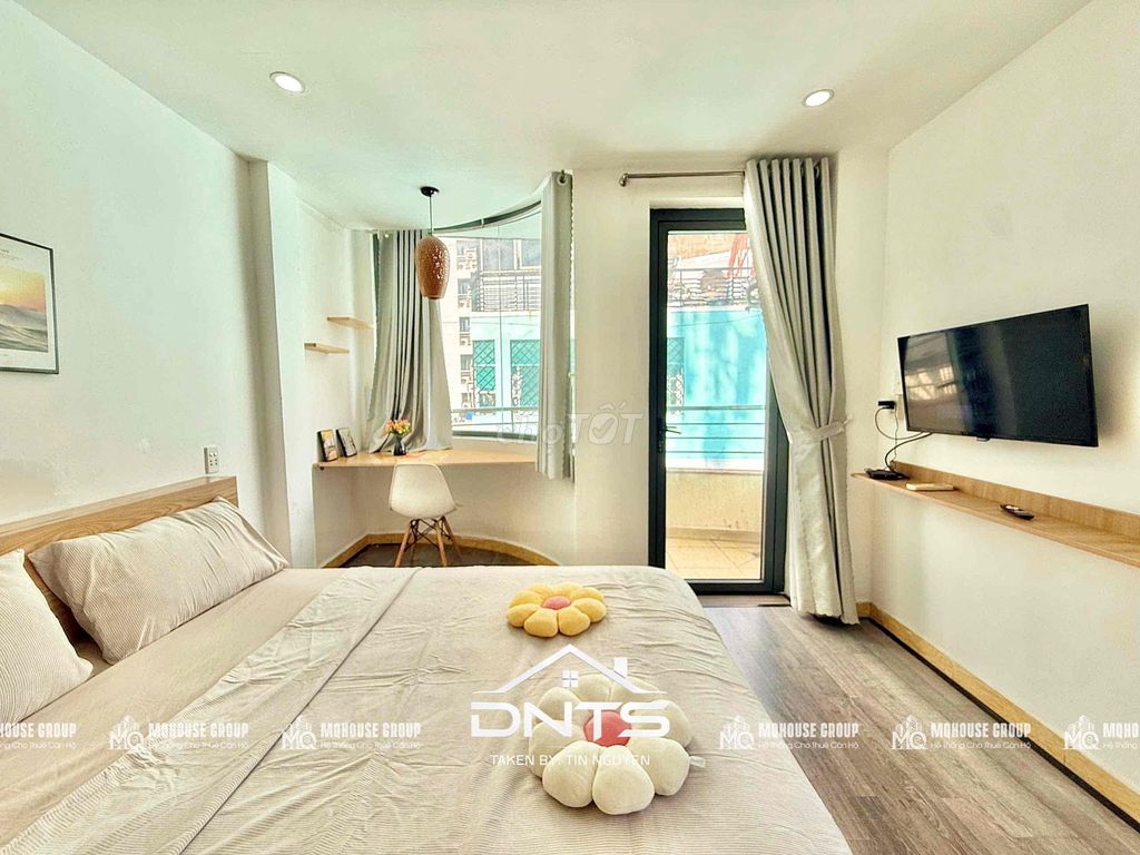 Penthouse 1 .55 m balcony private washing machine, Institute, Metro Bến Thành