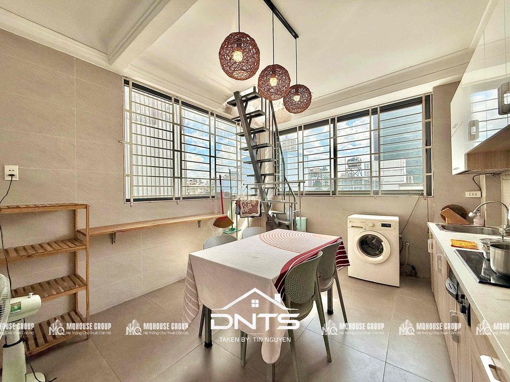 Penthouse 1 .55 m balcony private washing machine, Institute, Metro Bến Thành