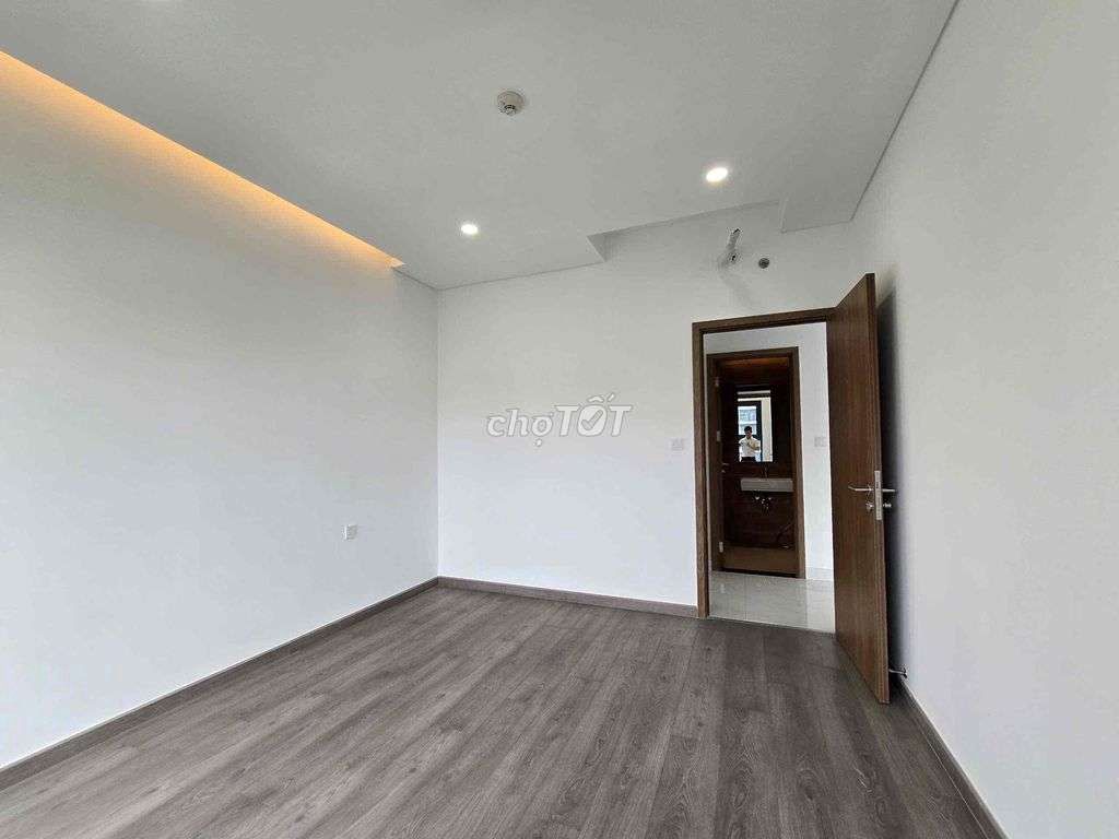 Rent 117 M2 3 alantata bedrooms in the diammond, nice view, empty house right here.