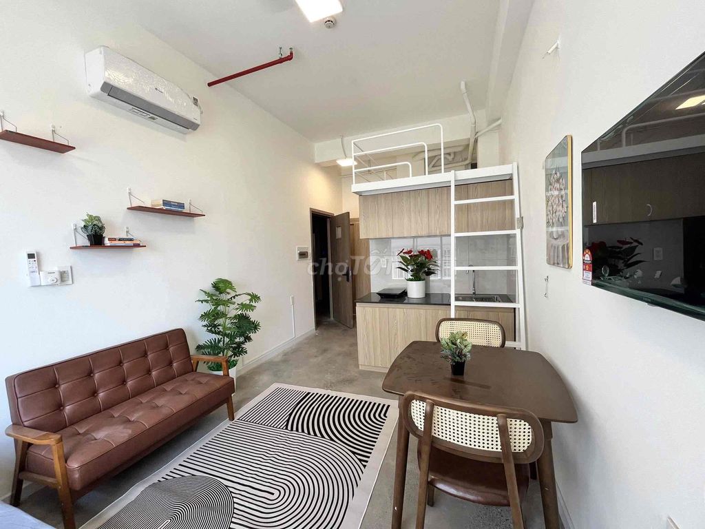 District 2 rents the service apartment right here on the laserview, through global City only 5 P.