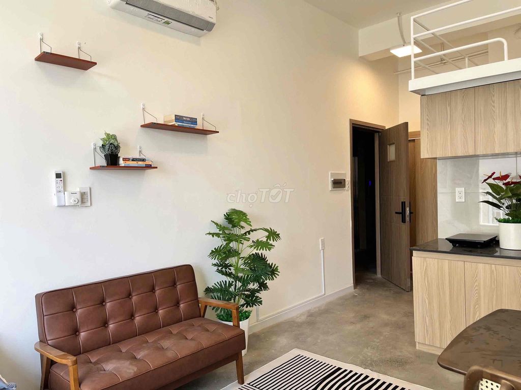 District 2 rents the service apartment right here on the laserview, through global City only 5 P.