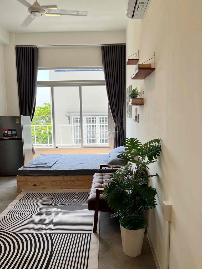 District 2 rents the service apartment right here on the laserview, through global City only 5 P.