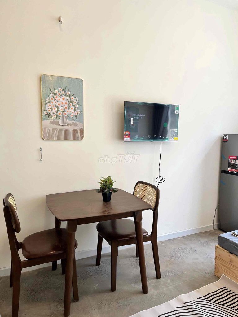 District 2 rents the service apartment right here on the laserview, through global City only 5 P.