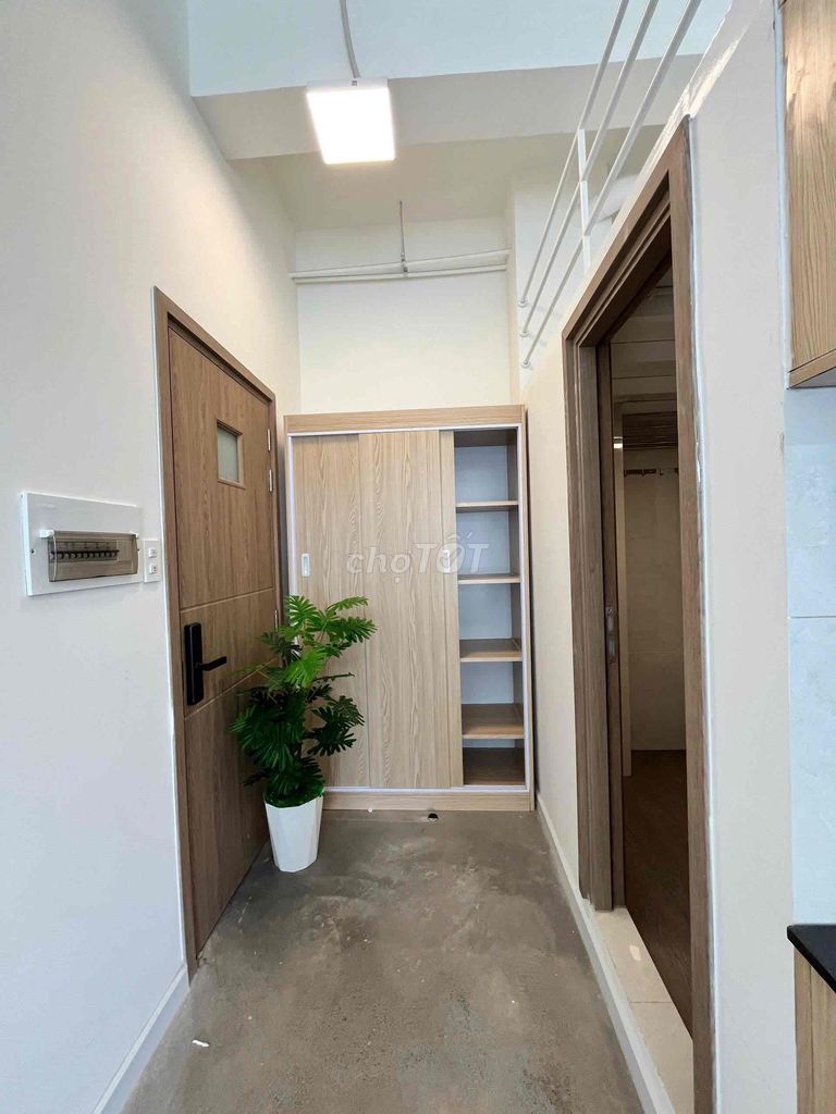 District 2 rents the service apartment right here on the laserview, through global City only 5 P.