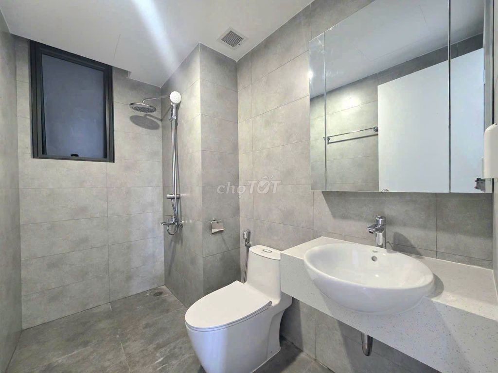 Rent three new bedrooms 100 percent-- Victoria Village 01000 just 17 million a month.