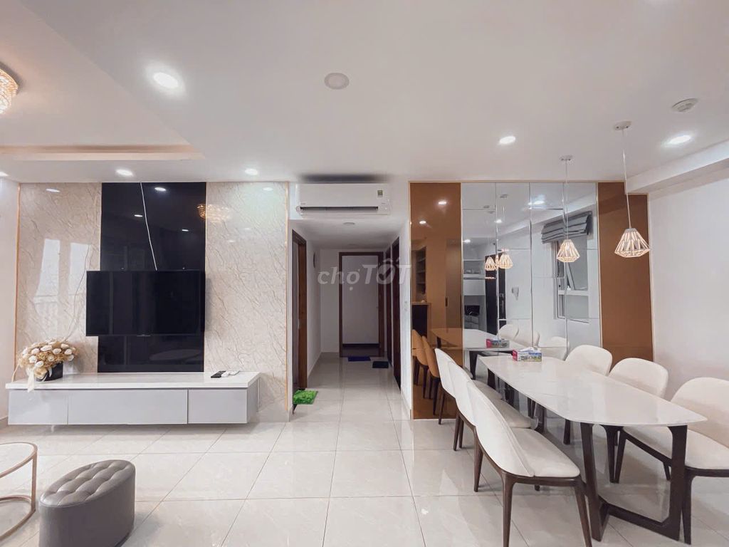Rent three bedrooms in Sunrise CityView District 7